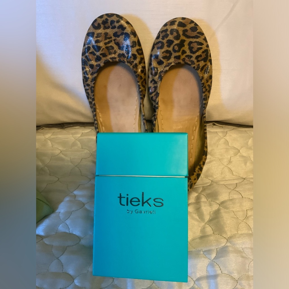 Tieks flats